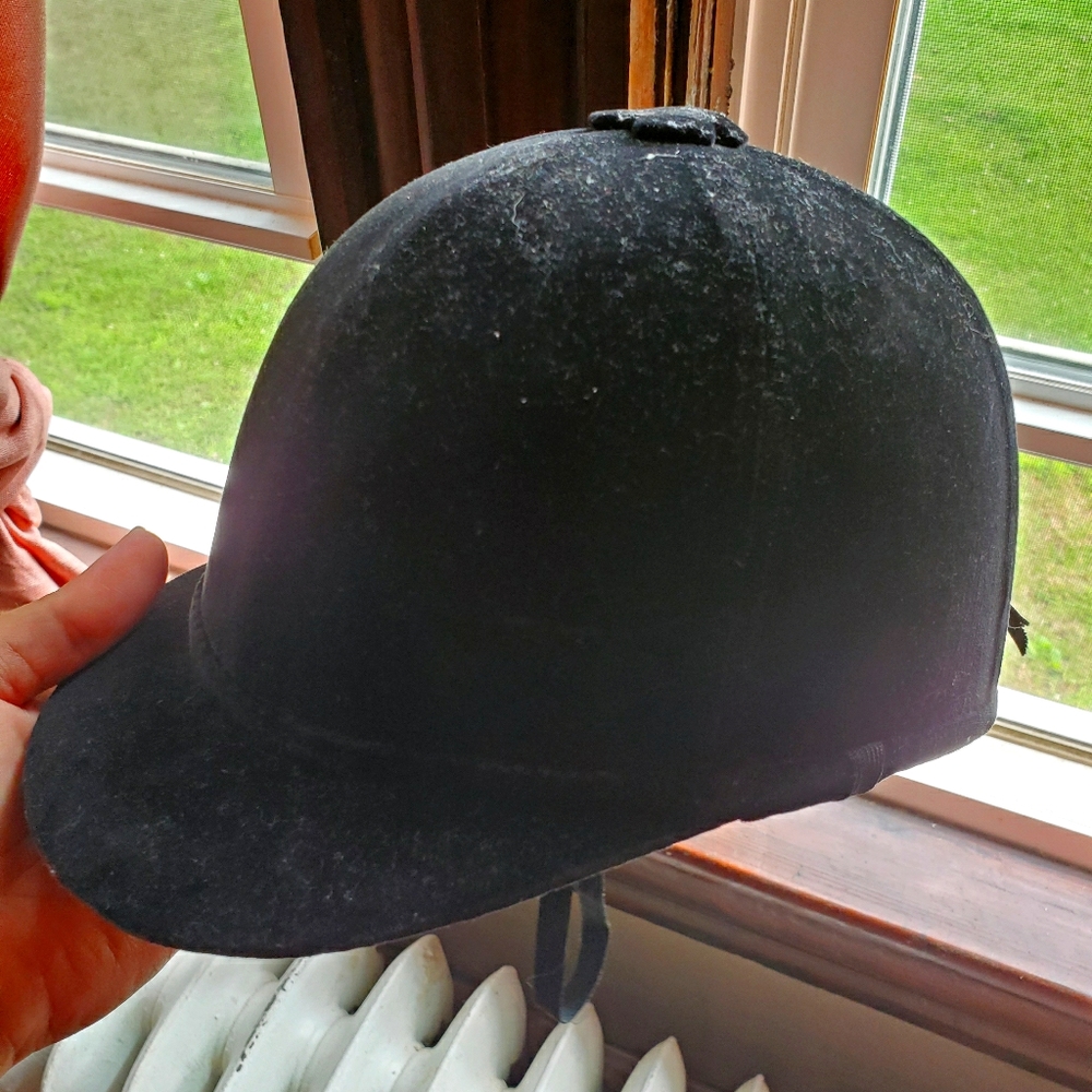 Equestrian riding helment